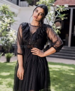Tamil Actress Aishwarya Rajesh Lace Black Dress Photos 02