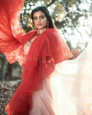Tamil Actress Aishwarya Rajesh New Photoshoot Pictures