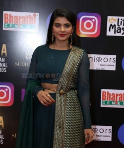 Tamil Actress Aishwarya Rajesh at SIIMA Awards 2021 Pictures 02