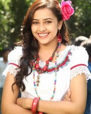 Tamil Actress Sri Divya Photos