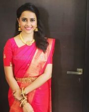 Tamil Actress Sri Divya Photoshoot Pictures 03