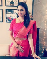 Tamil Actress Sri Divya Photoshoot Pictures 04