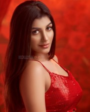Tamil Actress Yashika Aannand Spicy Photos 02