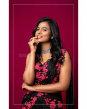 Tamil Heroine Ramya Pandian Glam Photoshoot Stills 01