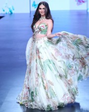 Tara Sutaria Rampwalk at the Lakme Fashion Week Photos 02