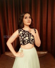 Telugu Actress Raashi Khanna New Photos