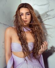 Tere Ishk Mein Actress Kriti Sanon in a Lavendar Draped Gown with a Strapless Bandeau Top Pictures 01