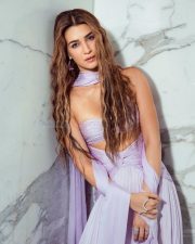 Tere Ishk Mein Actress Kriti Sanon in a Lavendar Draped Gown with a Strapless Bandeau Top Pictures 03