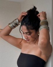 Thaanara Actress Deepti Sati in a Black Strapless Mid Length Midi Dress Pictures 08