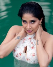 The Night Actress Sakshi Agarwal Classy Pictures 02
