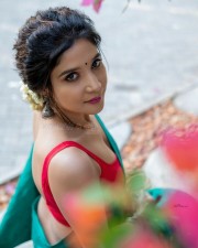 The Night Heroine Sakshi Agarwal Sexy Saree Photos 04