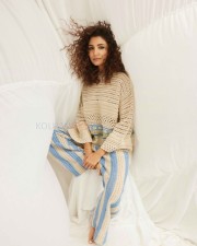 The Romantics Actress Anushka Sharma Sexy Photoshoot Stills 03