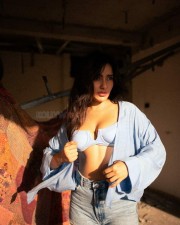 Thoda Thoda Pyaar Actress Neha Sharma Sexy Hot Cleavage Pictures 02