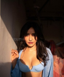 Thoda Thoda Pyaar Actress Neha Sharma Sexy Hot Cleavage Pictures 04