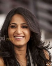 Thulli Ezhunthathu Kadhal Anushka Shetty Photos