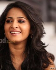 Thulli Ezhunthathu Kadhal Anushka Shetty Photos