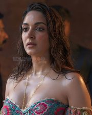 Toxic Actress Kiara Advani in a Paisley Off shoulder Crop Top Photos 02