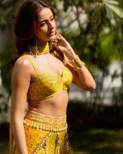 Tu Meri Main Tera Actress Ananya Panday in a Yellow Bandhani Mirror Work Lehenga Photos 02 Tu Meri Main Tera Actress Ananya Panday in a Yellow Bandhani Mirror Work Lehenga Photos 02