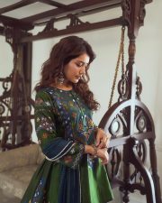 Ustaad Bhagat Singh Heroine Raashii Khanna in a Traditional Embroidered Kurta and Pants Photos 05