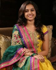 Varuthapadatha Vaalibar Sangam Heroine Sri Divya Pictures