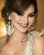 Waltair Veerayya Heroine Urvashi Rautela Sexy Photos 10