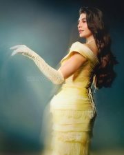 Welcome to the Jungle Actress Jacqueline Fernandez in a Pale Yellow Tiered Gown Pictures 04