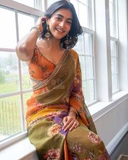 Winsome Actress Pooja Hegde in a Multicolor Floral Printed Saree Photos 02 Winsome Actress Pooja Hegde in a Multicolor Floral Printed Saree Photos 02