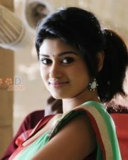 Yaamirukka Bayamen Heroine Oviya Stills