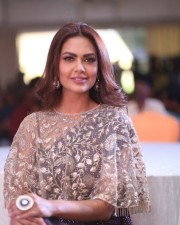Esha Gupta 47 Yaar Ivan Heroine Esha Gupta Pictures