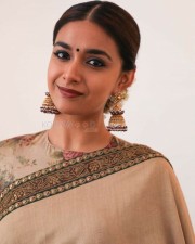 beautiful keerthy suresh saree photoshoot pictures