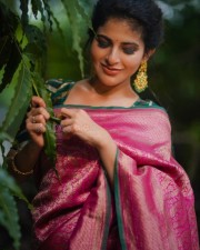 Actress Iswarya Menon Stunning Saree Photo Shoot Pictures
