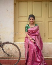Actress Iswarya Menon Stunning Saree Photo Shoot Pictures