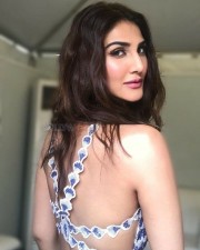 Vaani Kapoor 6 Actress Model Vaani Kapoor Sexy Photoshoot Pictures