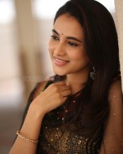 Actress Priyanka Arul Mohan at OG Interview Photos 18