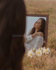 Amazing Priyanka Arul Mohan Stylish Mirror Photoshoot Pictures 03
