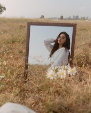 Amazing Priyanka Arul Mohan Stylish Mirror Photoshoot Pictures 08