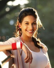 Anegan Movie Heroine Amyra Photos