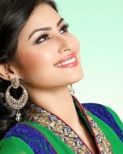 Beautiful Mouni Roy Photos