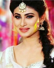 Beautiful Mouni Roy Photos