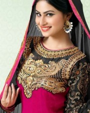 Beautiful Mouni Roy Photos