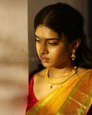 Bodhai Yeri Budhi Maari Movie Heroine Dushara Vijayan Photos