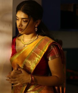 Bodhai Yeri Budhi Maari Movie Heroine Dushara Vijayan Photos