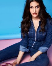 Bollywood Actress Amyra Dastur New Photoshoot Stills 01