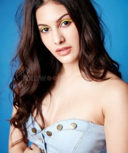 Bollywood Actress Amyra Dastur New Photoshoot Stills 02