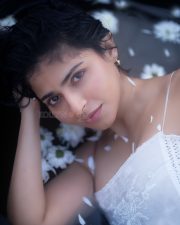 Chic Iswarya Menon in a White Cotton Sleeveless Top with Thin Spaghetti Straps Photos 01
