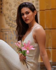 Chidiyan Da Chamba Actress Amyra Dastur in a Sleeveless Off White Bodycon Knitted Maxi Dress Pictures 02