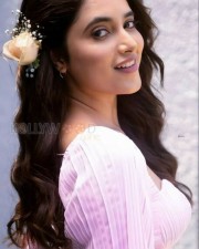 Cute Priyanka Arul Mohan with a Flower Photo 01 Cute Priyanka Arul Mohan with a Flower Photo 01