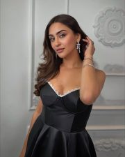 Ek Hazaaron Mein Meri Behna Hai Actress Krystle DSouza in a Black Satin Bustier Dress with Lace Border Photos 04