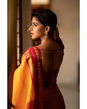 Elegantly Stunning Iswarya Menon in a Silk Saree Photos 04