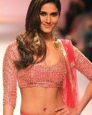 Fashion Beauty Vaani Kapoor Sexy Pictures 07